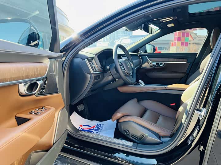 Фото 6 - Volvo S90