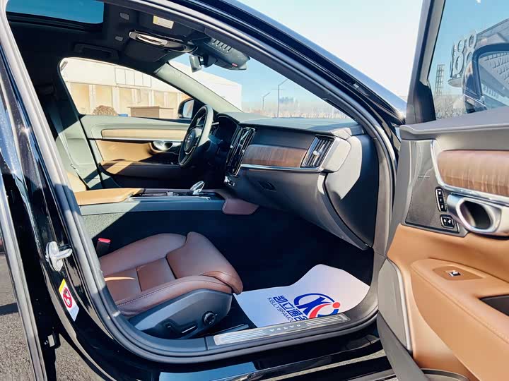 Фото 9 - Volvo S90