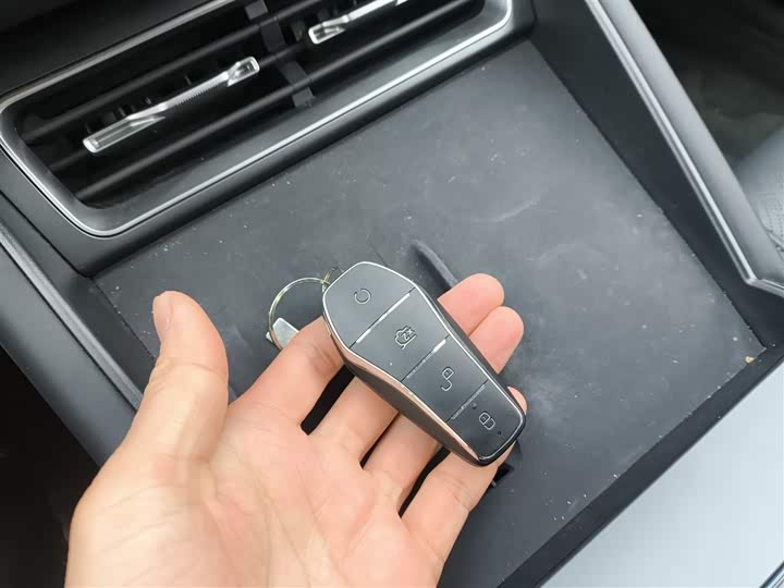 Фото 9 - BYD Qin L