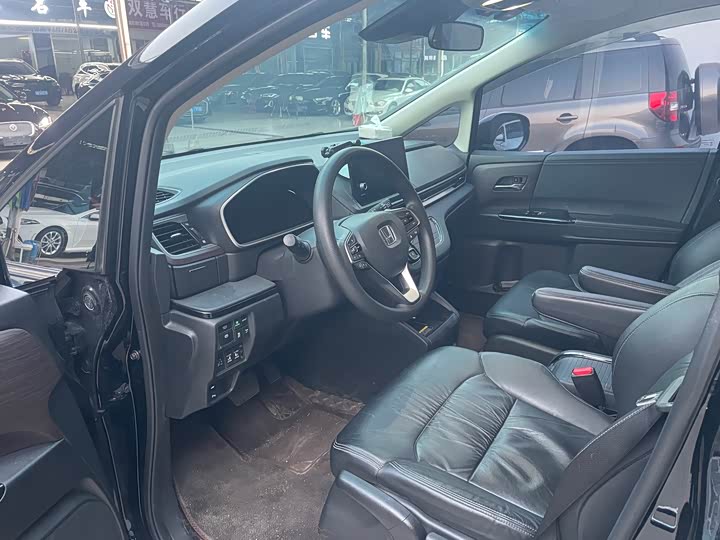 Фото 7 - Honda Odyssey