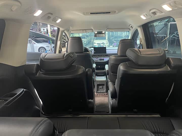 Фото 9 - Honda Odyssey