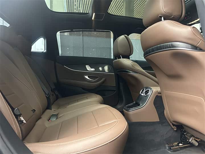 Фото 7 - Mercedes-Benz E-Class