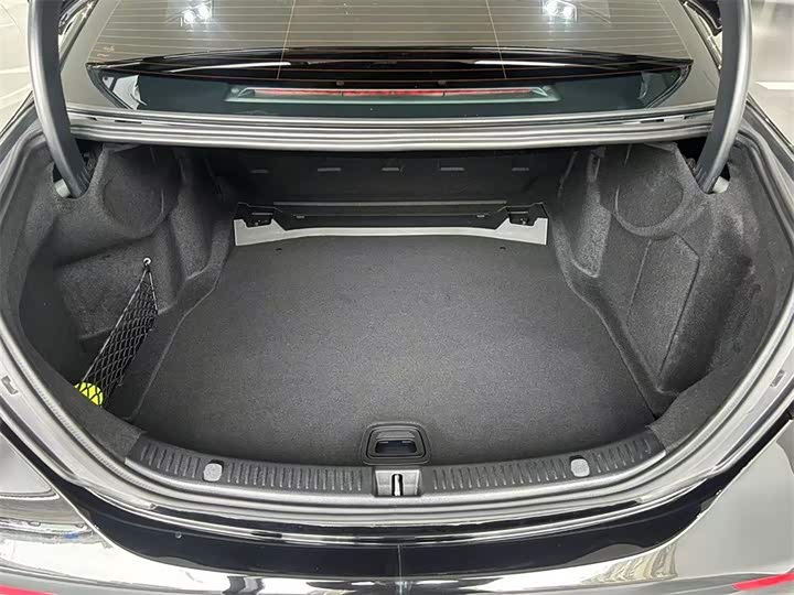 Фото 9 - Mercedes-Benz E-Class