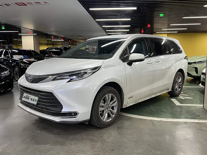 Фото 1 - Toyota Sienna