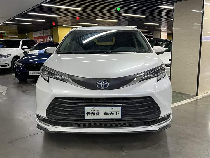 Фото 2 - Toyota Sienna