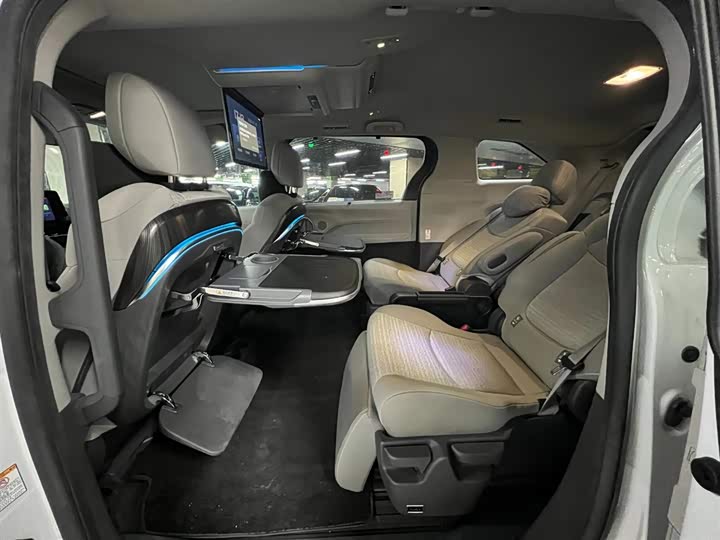 Фото 7 - Toyota Sienna