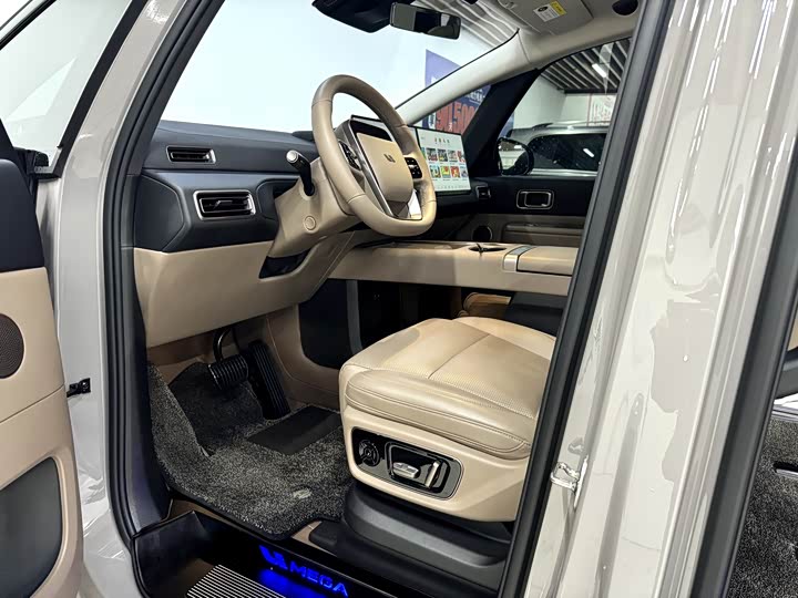 Фото 9 - LiXiang Mega