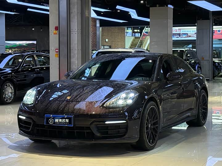 Фото 1 - Porsche Panamera