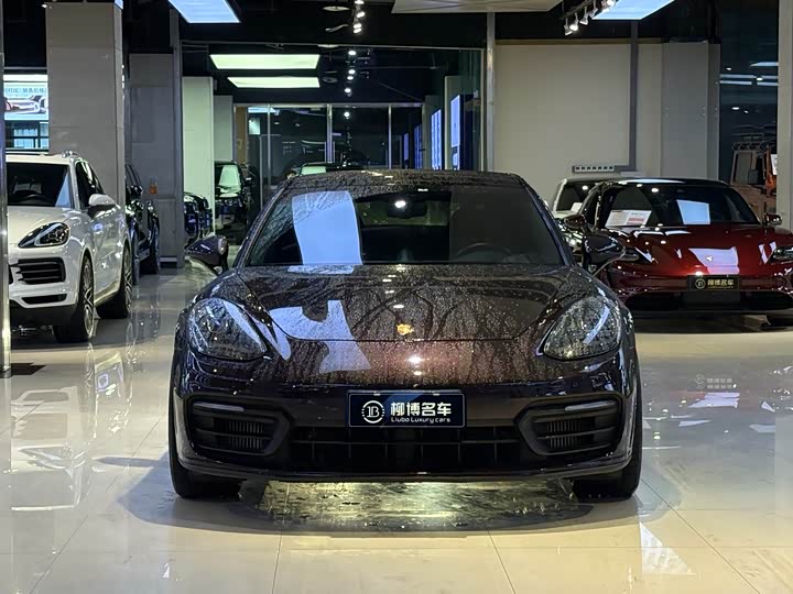 Фото 2 - Porsche Panamera