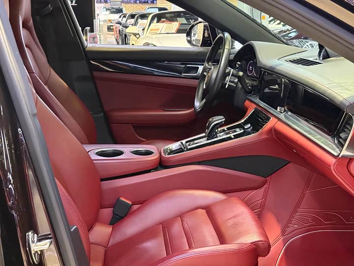 Фото 9 - Porsche Panamera