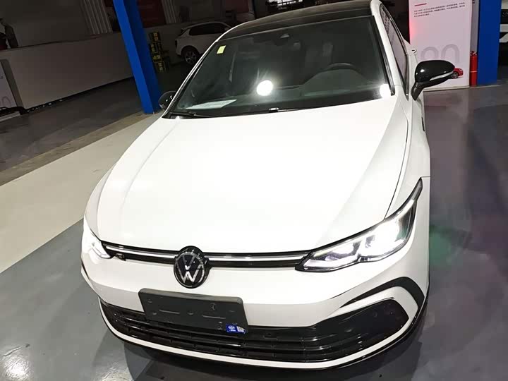 Фото 3 - Volkswagen Golf