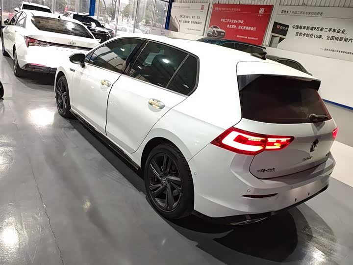 Фото 5 - Volkswagen Golf