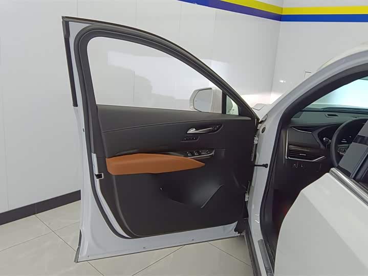 Фото 7 - Cadillac XT4