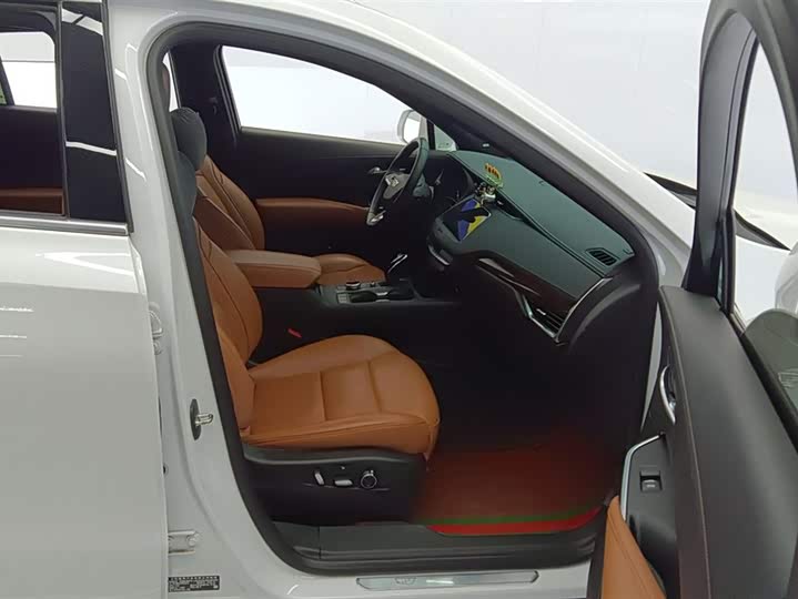 Фото 8 - Cadillac XT4