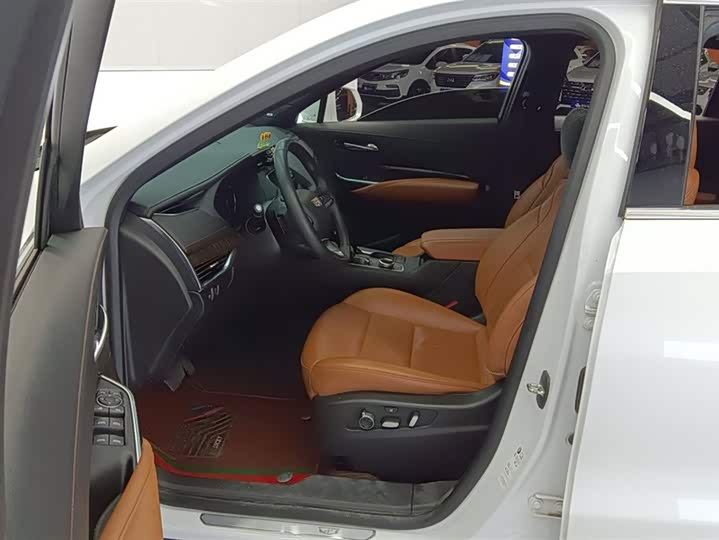 Фото 9 - Cadillac XT4