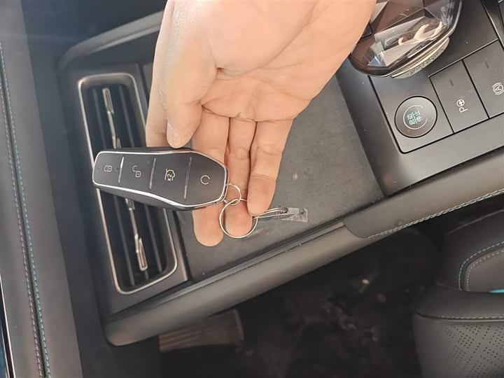 Фото 9 - BYD Qin L