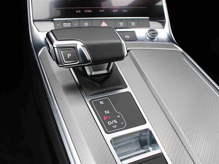 Фото 7 - Audi A6L