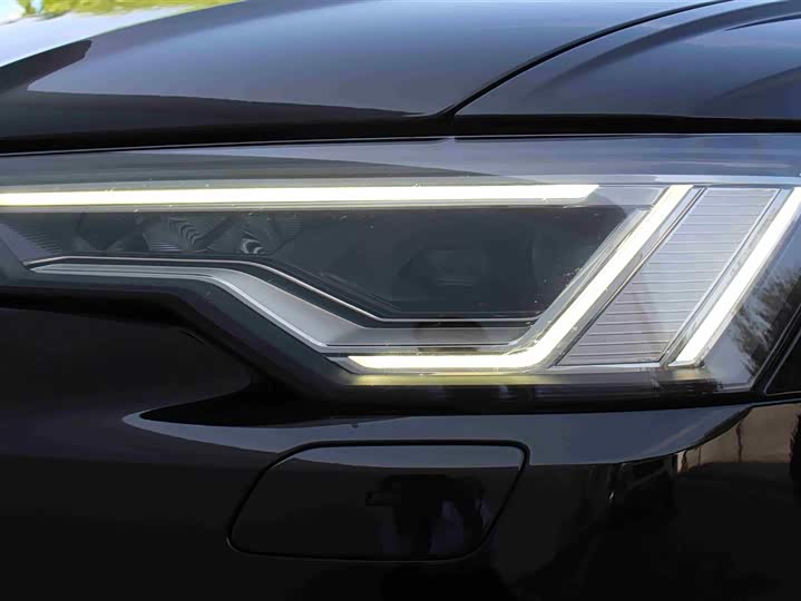 Фото 9 - Audi A6L