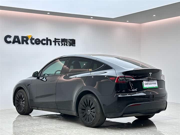 Фото 3 - Tesla Model Y