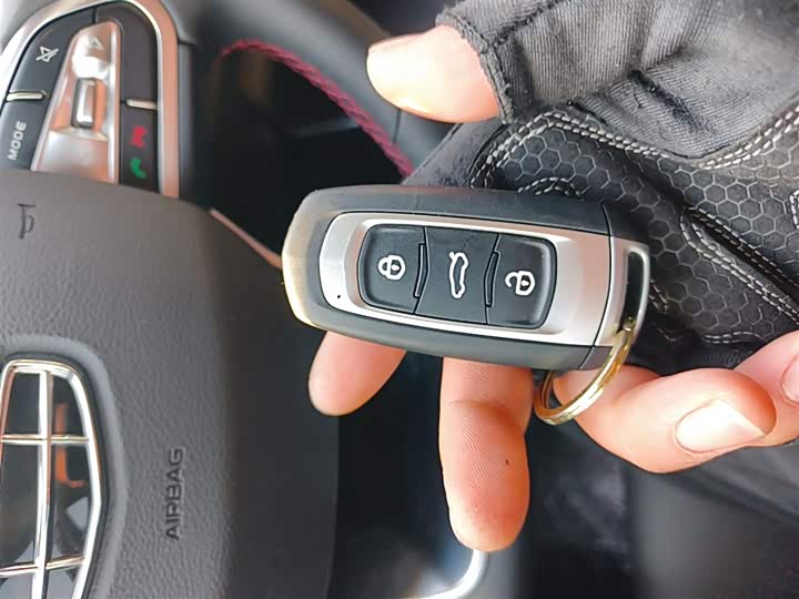 Фото 9 - Geely Vision X3