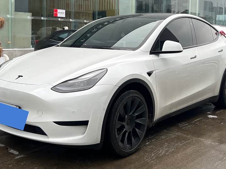 Фото 1 - Tesla Model Y