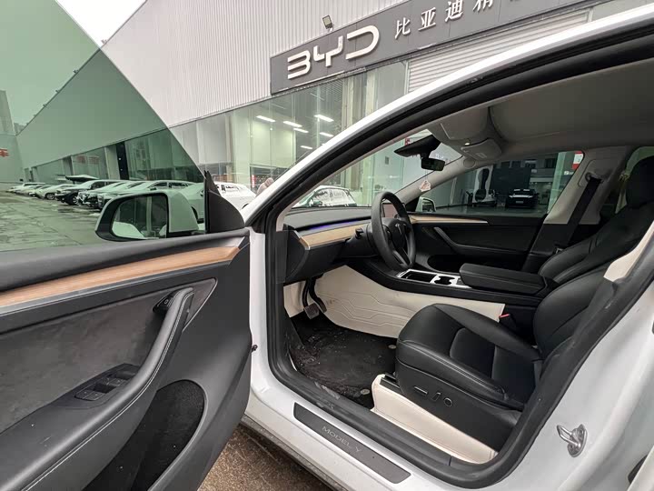 Фото 4 - Tesla Model Y