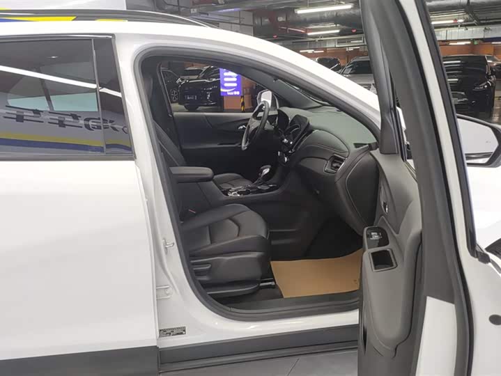 Фото 8 - Chevrolet Equinox