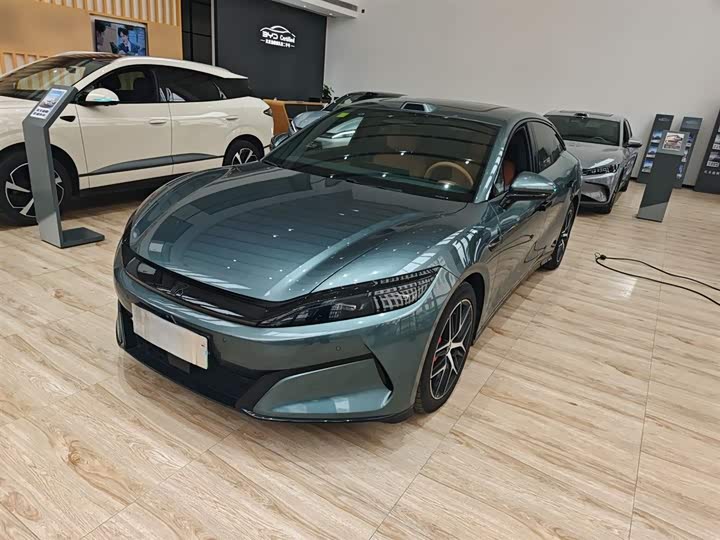 Фото 2 - BYD Han L