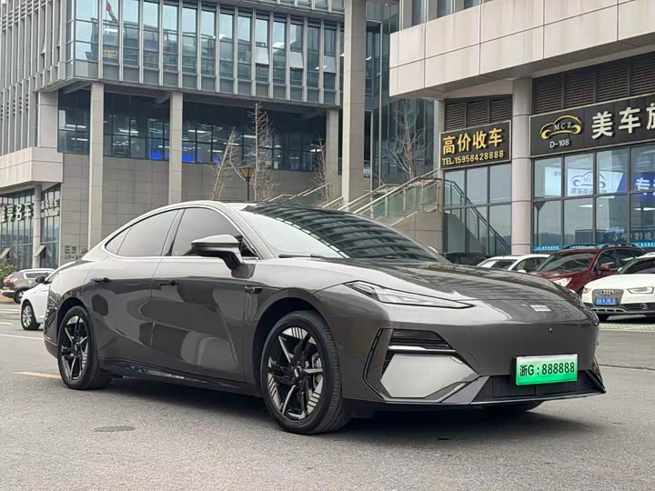 Фото 2 - Geely Galaxy E8