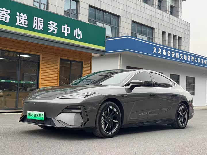 Фото 3 - Geely Galaxy E8