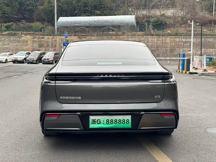 Фото 4 - Geely Galaxy E8