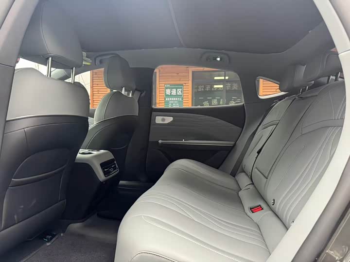 Фото 8 - Geely Galaxy E8