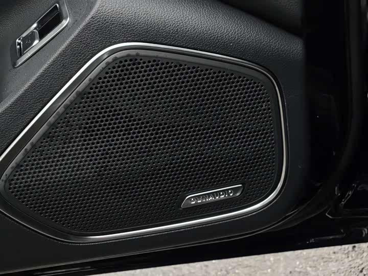 Фото 9 - Hongqi H5