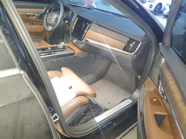 Фото 8 - Volvo S90