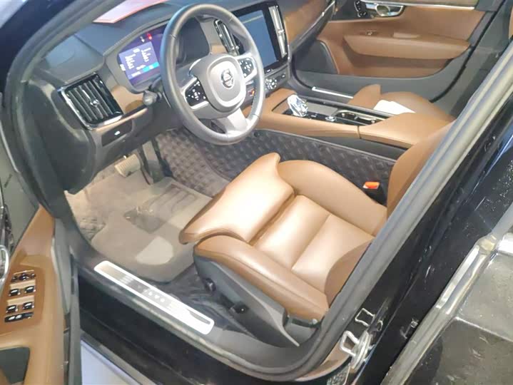 Фото 9 - Volvo S90