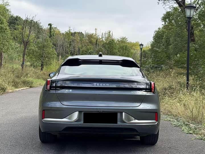 Фото 6 - Zeekr 001