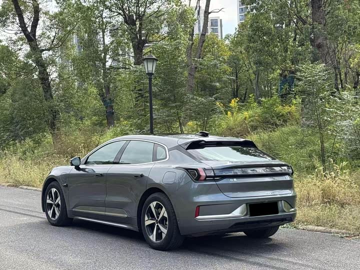 Фото 7 - Zeekr 001