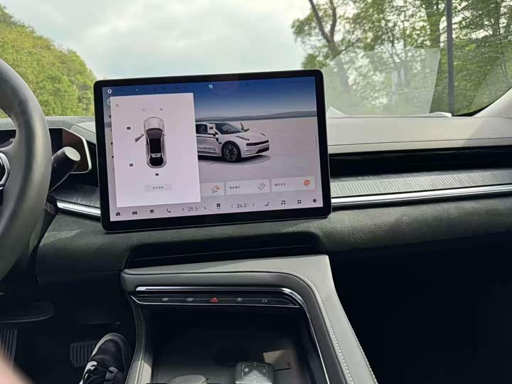 Фото 8 - Zeekr 001