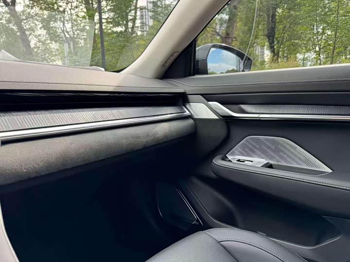 Фото 9 - Zeekr 001