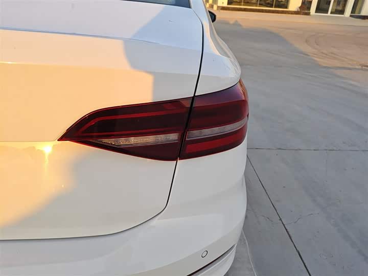 Фото 8 - Volkswagen Lavida