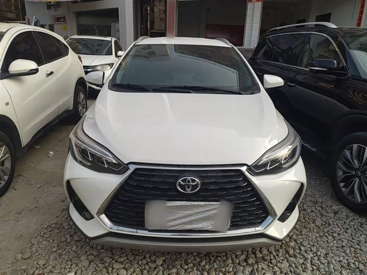 Фото 3 - Toyota Yaris L Hatchback