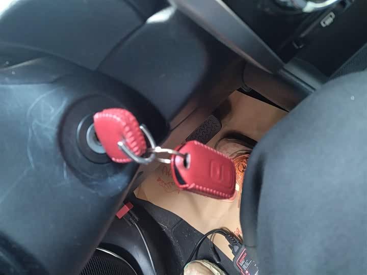 Фото 9 - Toyota Yaris L Hatchback