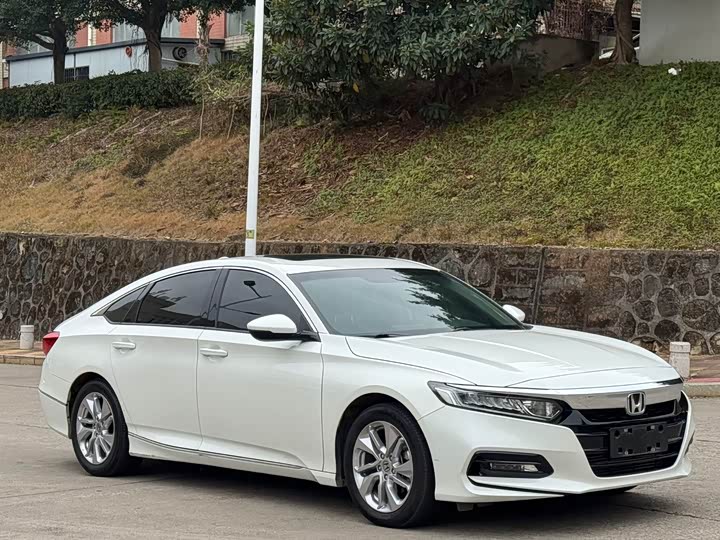 Фото 3 - Honda Accord