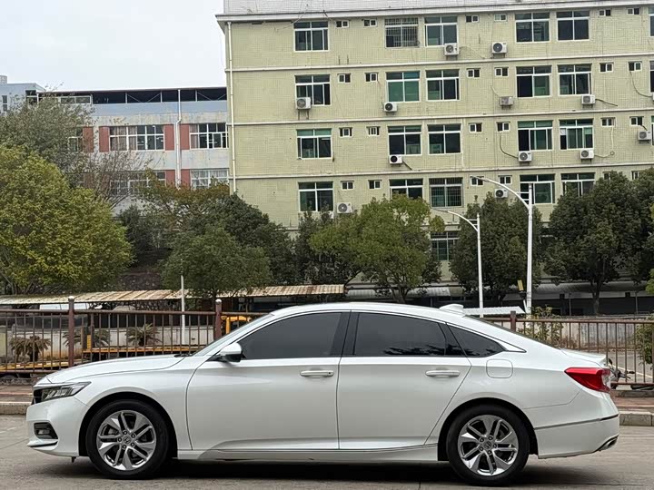 Фото 5 - Honda Accord