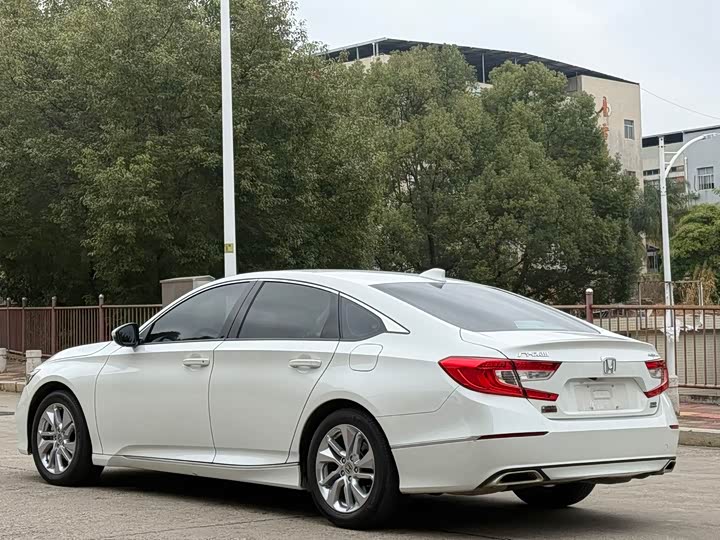 Фото 6 - Honda Accord