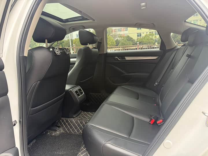 Фото 9 - Honda Accord