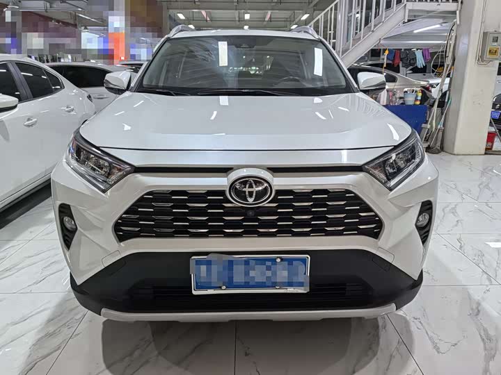 Фото 2 - Toyota RAV4