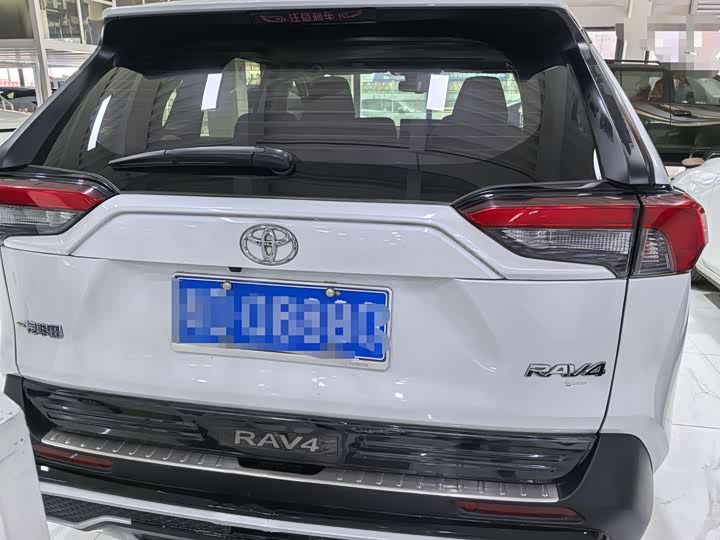 Фото 5 - Toyota RAV4