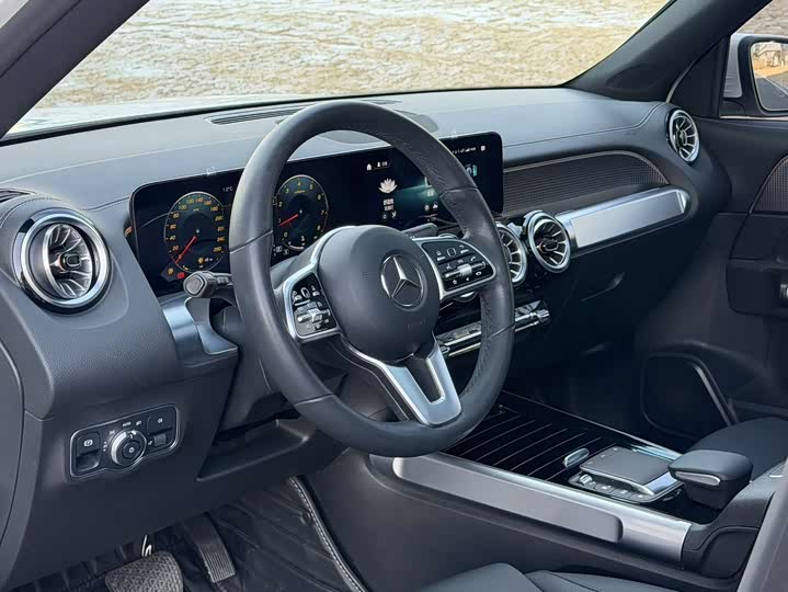 Фото 8 - Mercedes-Benz GLB-Class
