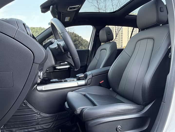 Фото 9 - Mercedes-Benz GLB-Class